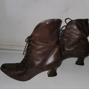 Vintage Nine West Victorian Style Booties
